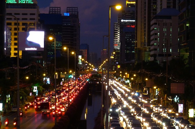 Bangkok_-_Sathon_Road_at_rush_hour.jpg