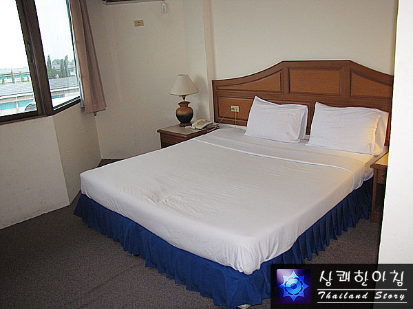 1028327914_f0a01167_phayao_lake_hotel_06.jpg