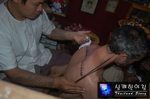 1028331513_a21f2b59_thai_tattoo_09.jpg