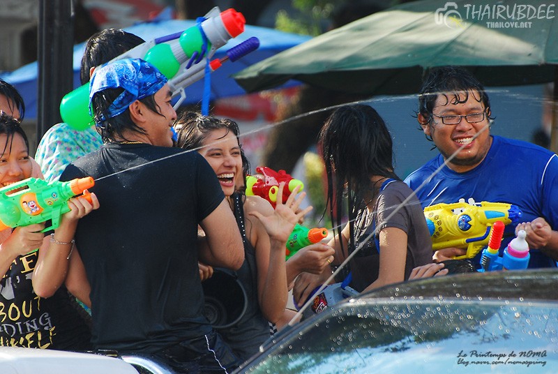 1990990619_a9f0606f_800%2Bsongkran%2B1%2Bday%2Bbefore%2B072%2Bsonkran.jpg