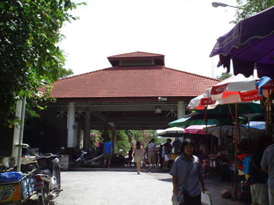 2088251720_b21e403a_huahin%2Bgate1.jpg