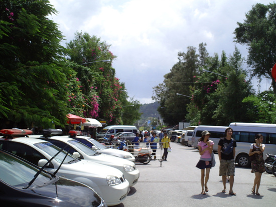 2088251720_ca8cc99d_huahin%2Bgate1%2B28229.jpg
