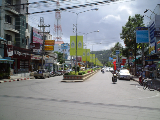 2088251720_e88d485a_huahinstreet.jpg