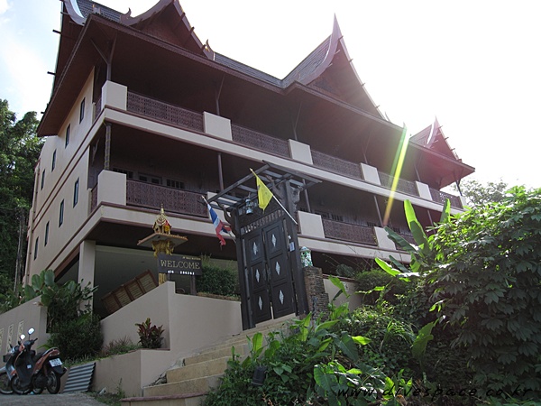 2090719961_49c6cf00_hotel.JPG