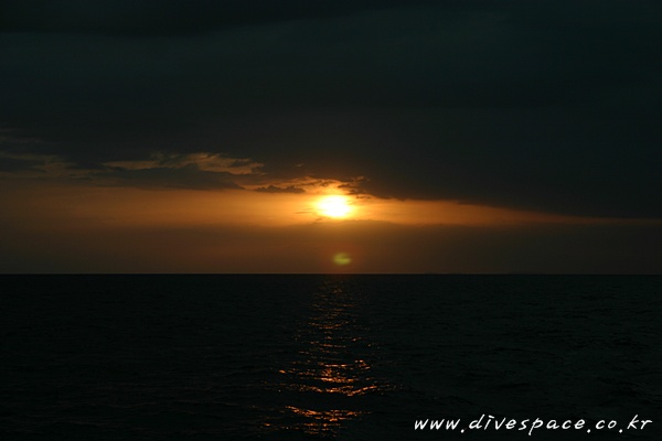 2090729089_7550a265_night.JPG