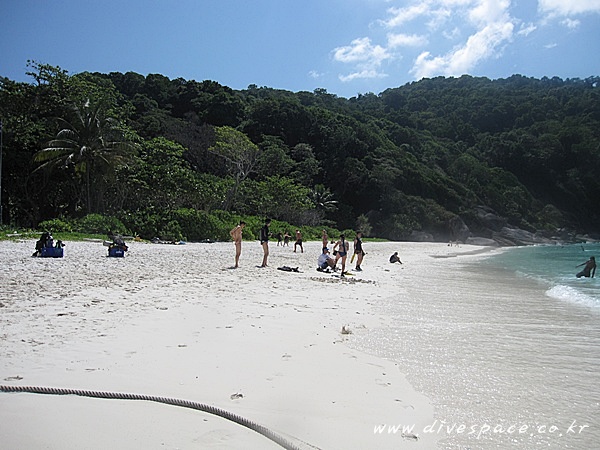 2090729089_996c6a70_similan%2B281229.JPG