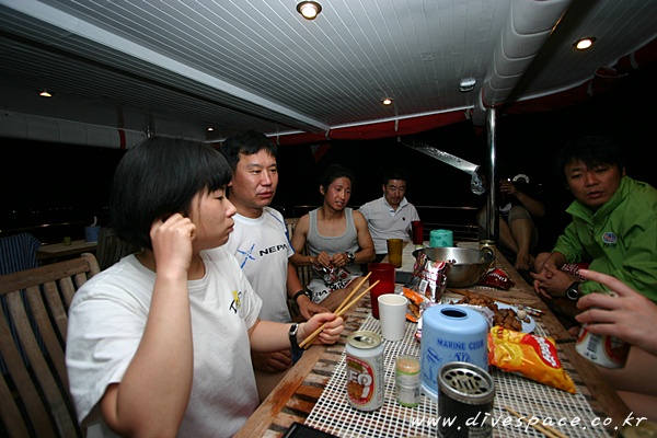 2090729089_a1cd7456_night%2B281029.JPG