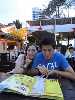 2108743617_6f9e32fe_10-13.jpg