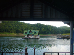 2108743626_27ea4550_4-14.jpg