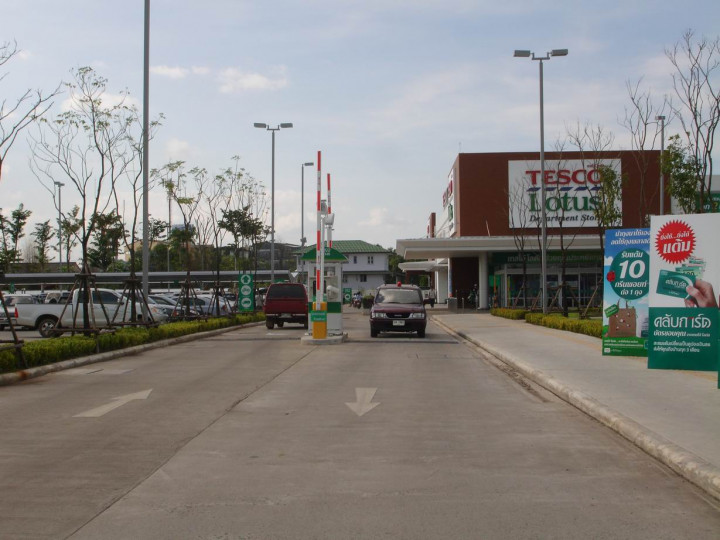 3034597045_aBsU7meK_TESCO_LOTUS.JPG