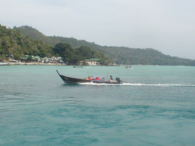 phiphi_beach3.jpg