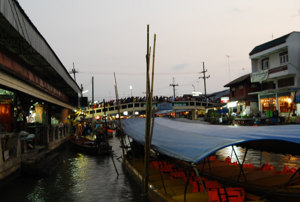 amphawa11market.JPG