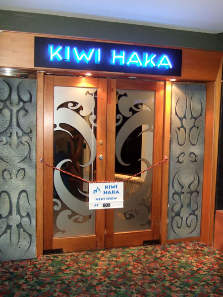 Kiwi-Haka-737.jpg